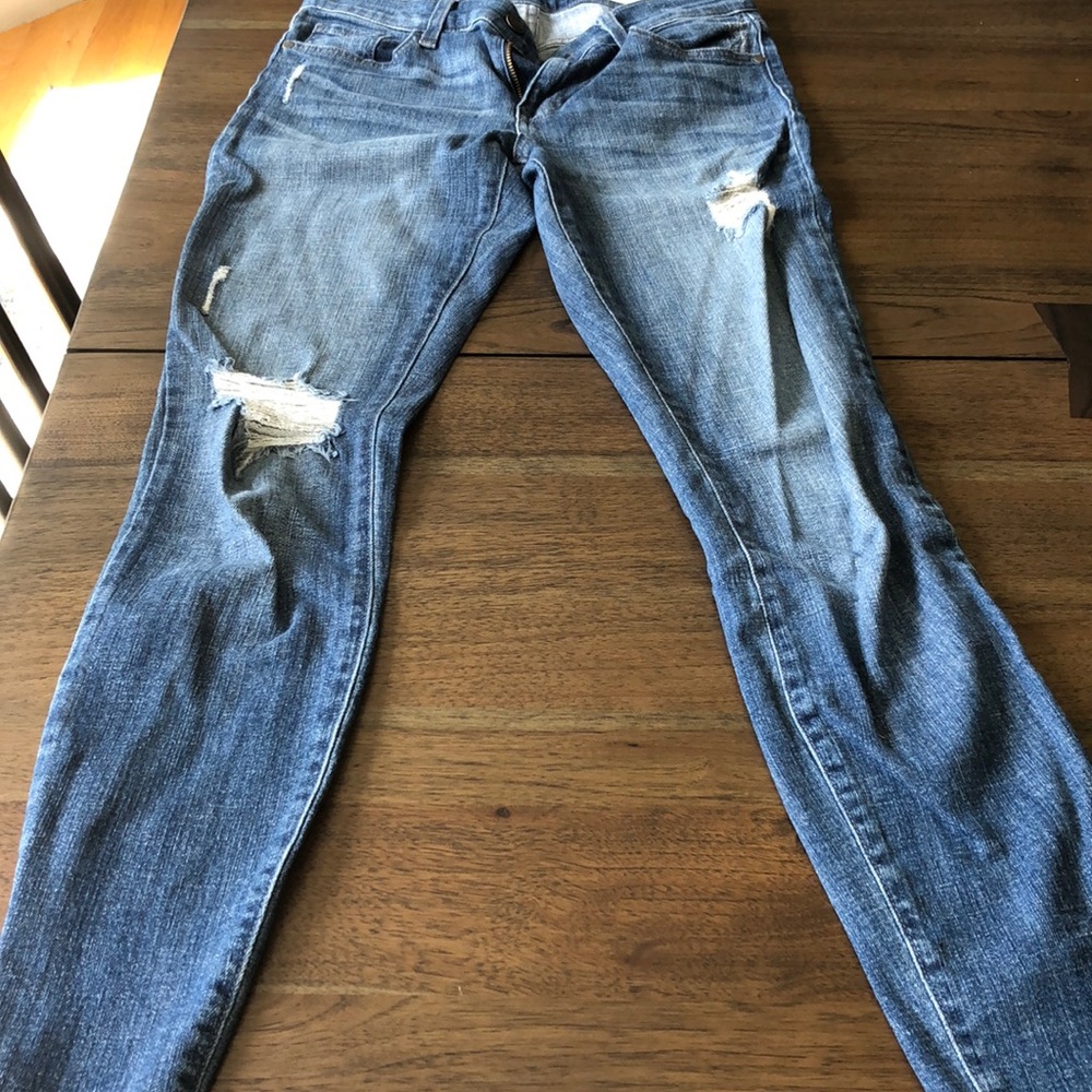 Distressed light wash ankle length pistola jean.